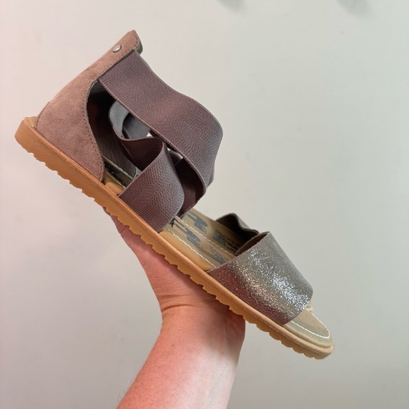NWOT Sorel Ella II Sandal in Ash Brown/Metallic Silver Size 10 - Picture 2 of 5